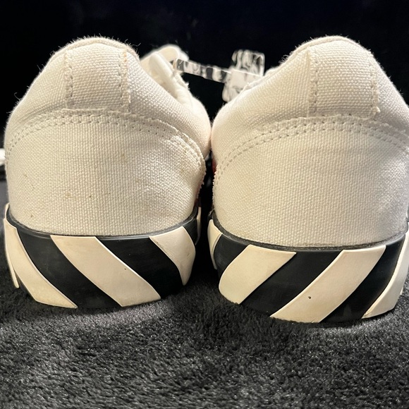 Off-White Low-Top Vulcanized Sneakers - Picture 8 of 10